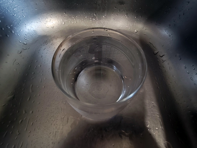 В одном из городов Тверской области власти просят людей не пить из-под крана