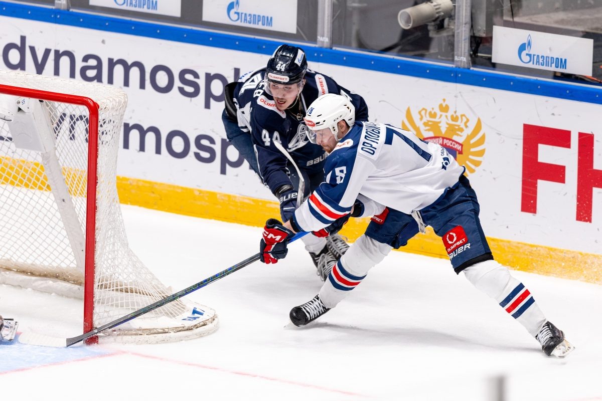    «Торпедо-Горький» и «Динамо СПб» сойдутся на финише сентября, а 13 мая в Питере нижегородцы взяли верх в седьмой полуфинальной встрече со счётом 5:0