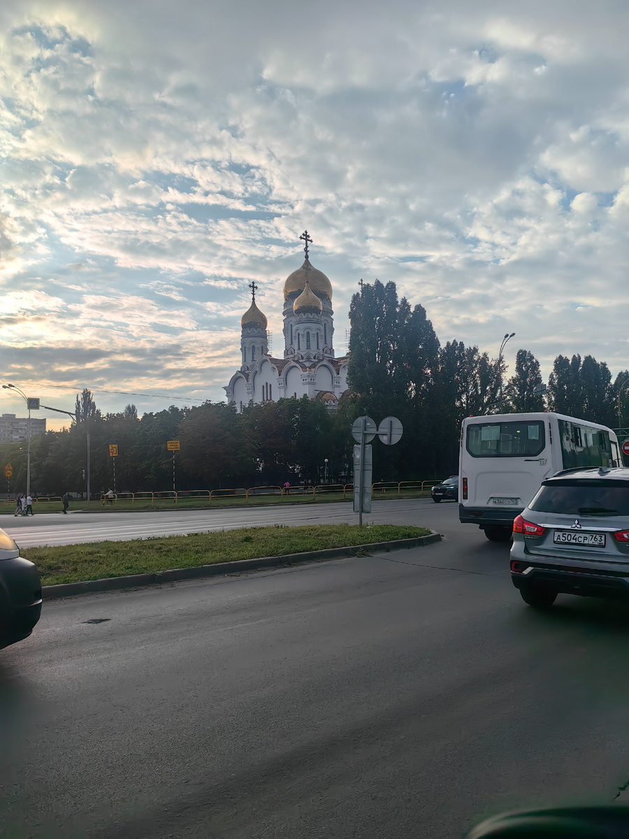 Находится на улице юбилейная напротив ДКиТ Ваза