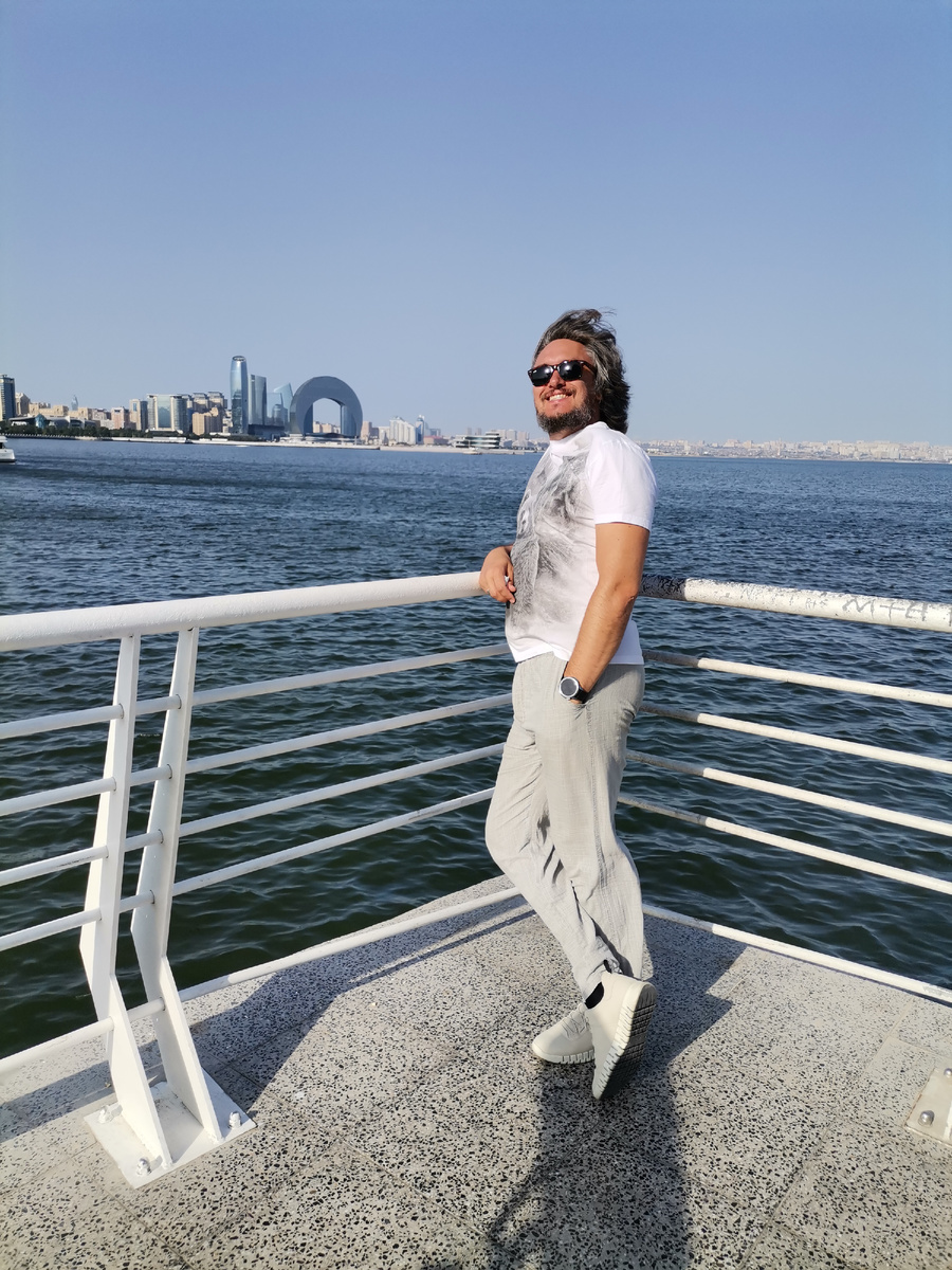 Кусок набережной у ТЦ