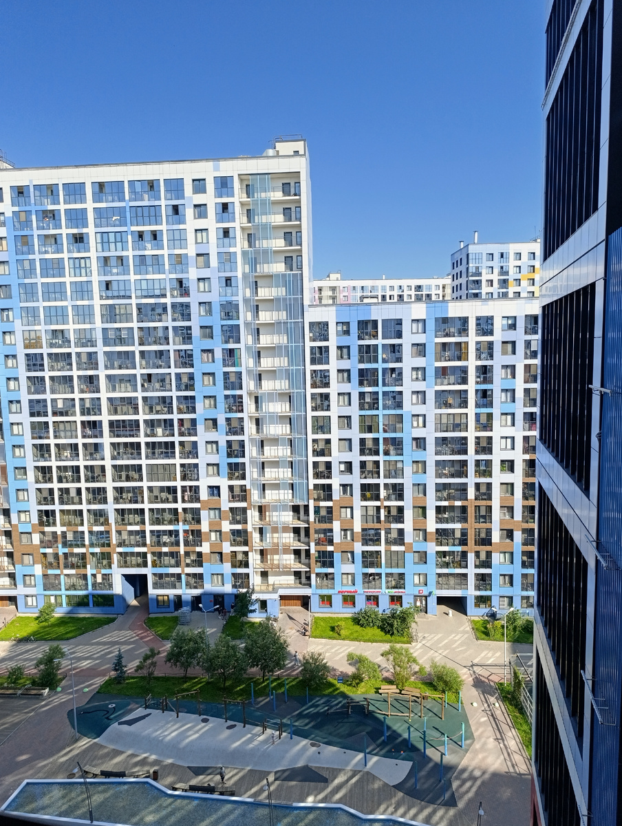 Вид из окна студии,где я живу.