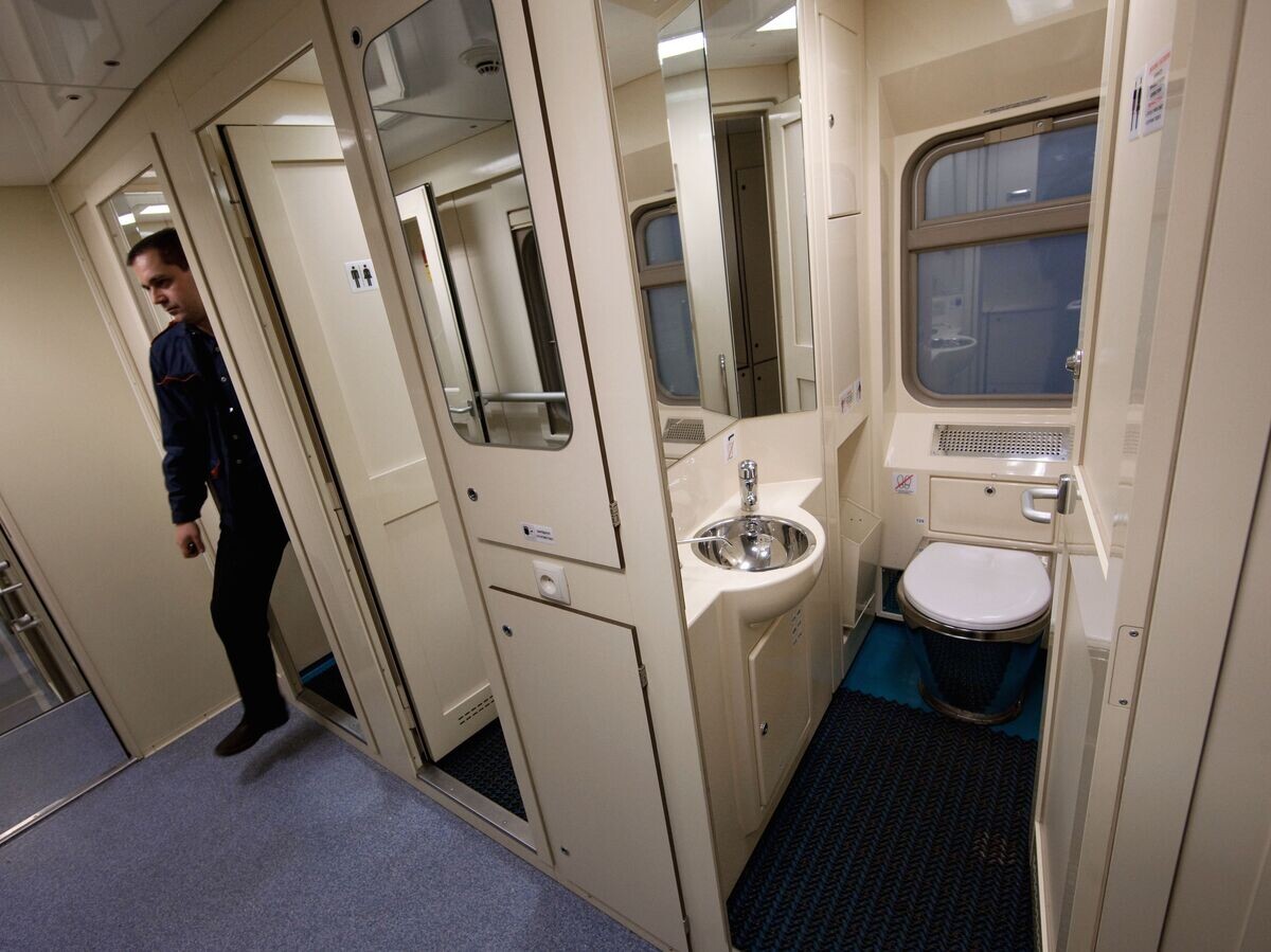    Двухэтажный пассажирский вагон на ОАО "Тверской вагоностроительный завод"© РИА Новости / Илья Питалев