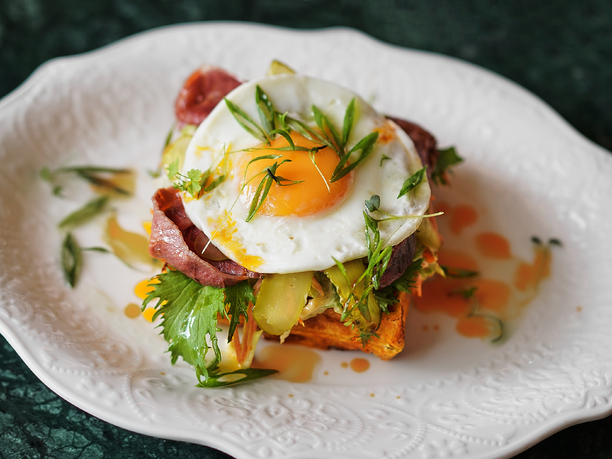 Вафля с пастрами и коул-слоу - 750 руб. 