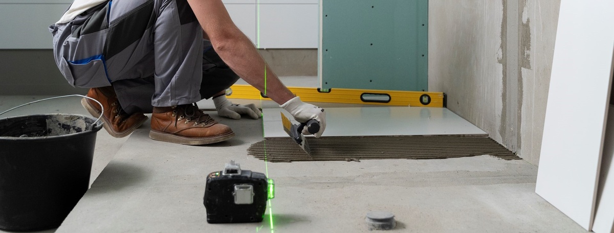    Стоимость ремонта ложится дополнительным бременем на покупателей жилья. Автор фото: Freepik