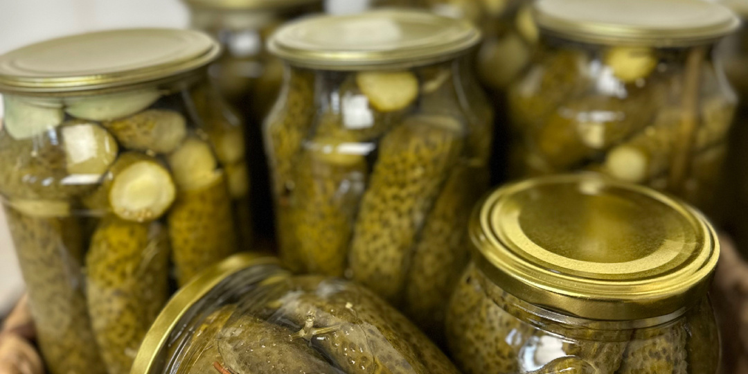Залила и под одеяло! Лучшие маринованные огурцы на зиму по простому рецепту, которые не взрываются