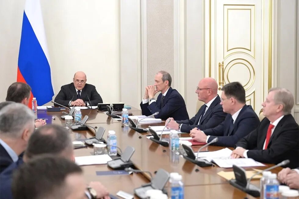 Фото: Михаил Мишустин на совещании с вице-премьерами обсудил обновление отечественного флота (Источник – РИА Новости)