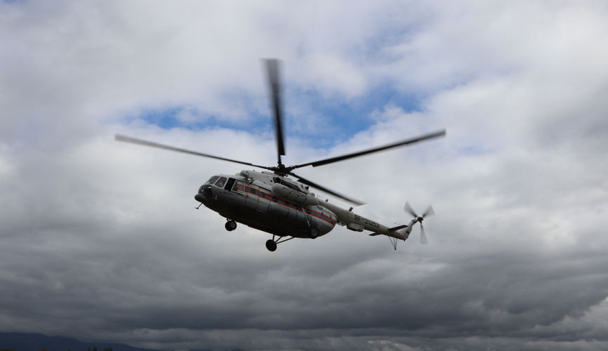 Вертолёт в воздухе.  фото: картинки яндекс.