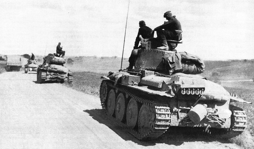 Колонна танков Pz.38(t) из 8-й танковой дивизии на марше