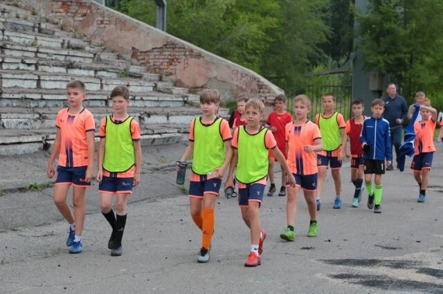    Построенный ещё в 1971 году, стадион стал настоящим центром притяжения для сотен детей и подростков. Фото: АиФ/ Владимир Казионов