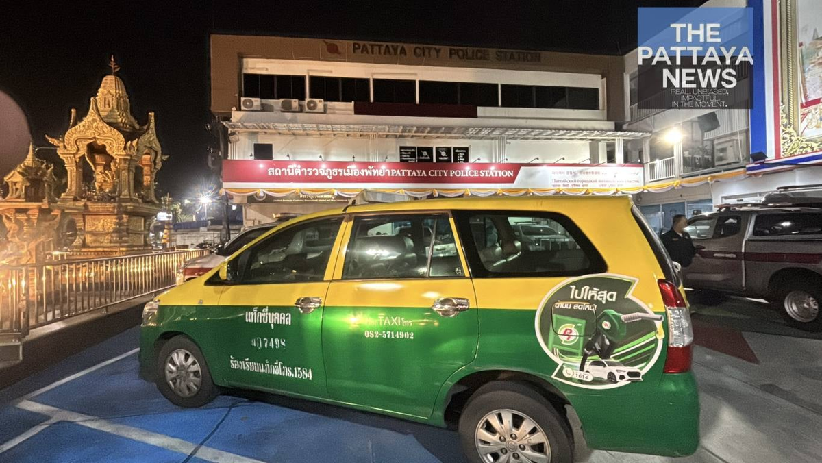 Желто-зеленое такси проделало длинный путь. 