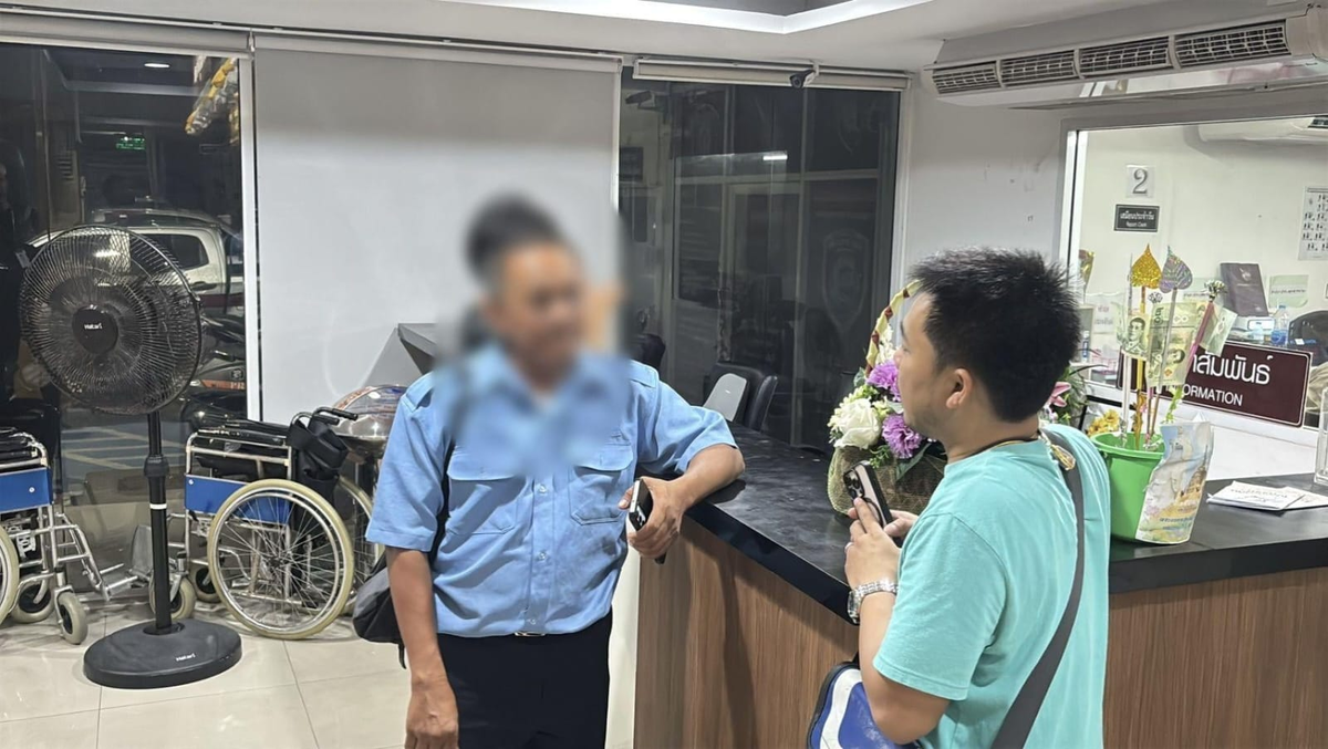 Жалко тайца. Старался, хотел заработать. Ему еще двигаться в обратный путь. 