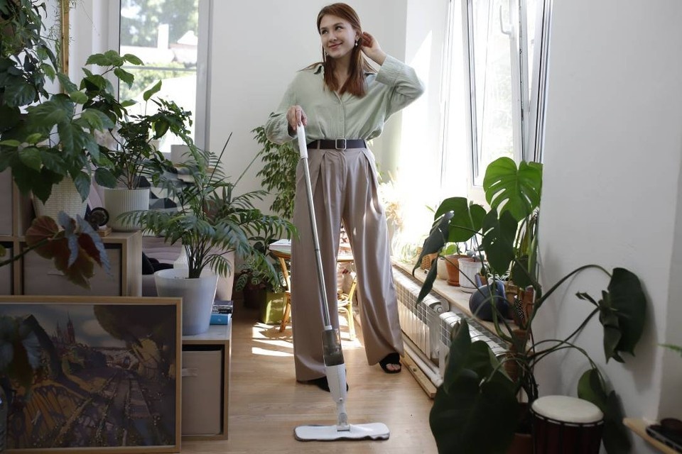 Некоторые жители других регионов, где тарифы на электроэнергию значительно выше Приангарья, домашнюю уборку предпочитают делать ночью – так дешевле. Но это в том случае, если установлен многотарифный счётчик.
Фото: СЕМДЯНОВА Анастасия.