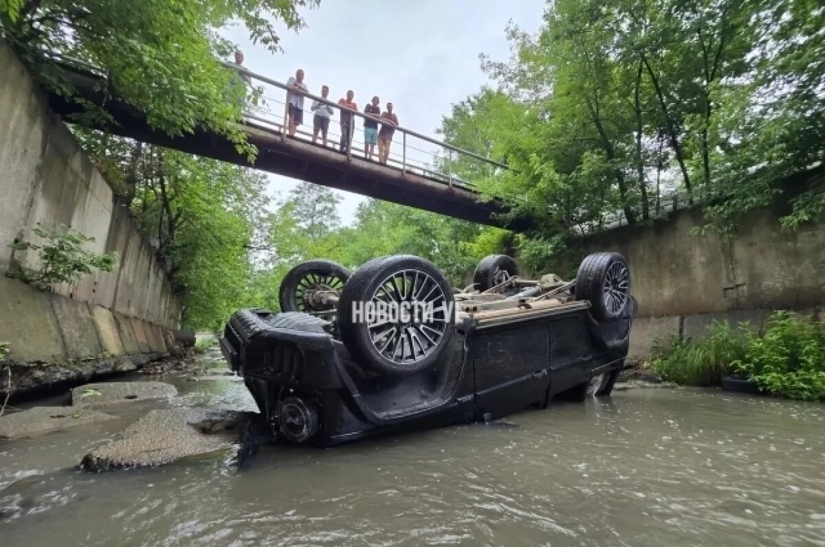    Журналист из Китая свалился на «Гелике» во Вторую Речку Владивостока