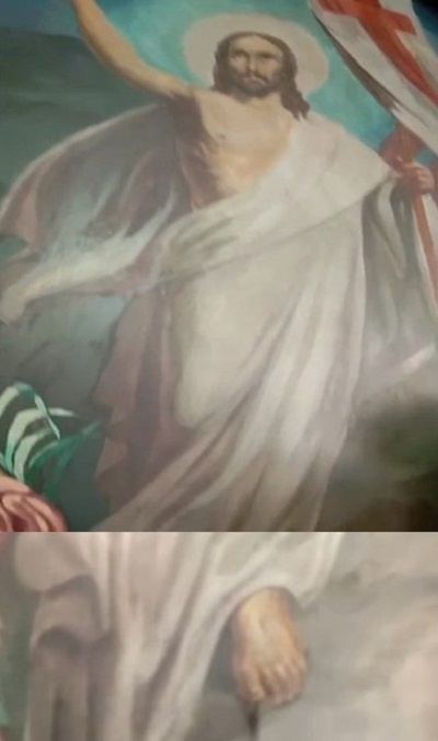 Мироточение алтарной иконы из пальца Спасителя (нижняя часть фрагмента)