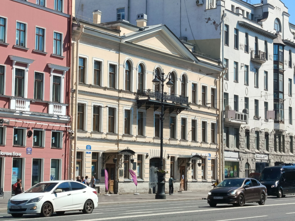 Особняк Сухозанета на Невском, 70.