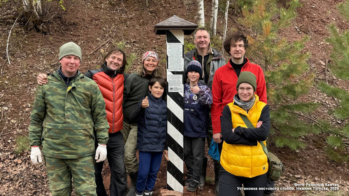 Установили памятный верстовой столб в с.Подволошино с исторической информацией о этой местности и Н.Тунгуски. Фото автора. 