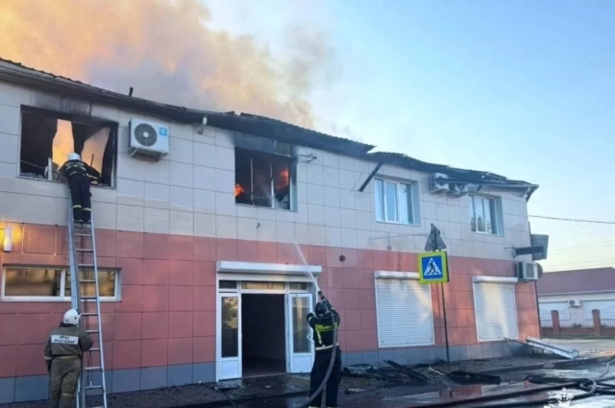    В Краснодаре тушат пожар в административном здании в Пашковском мкр