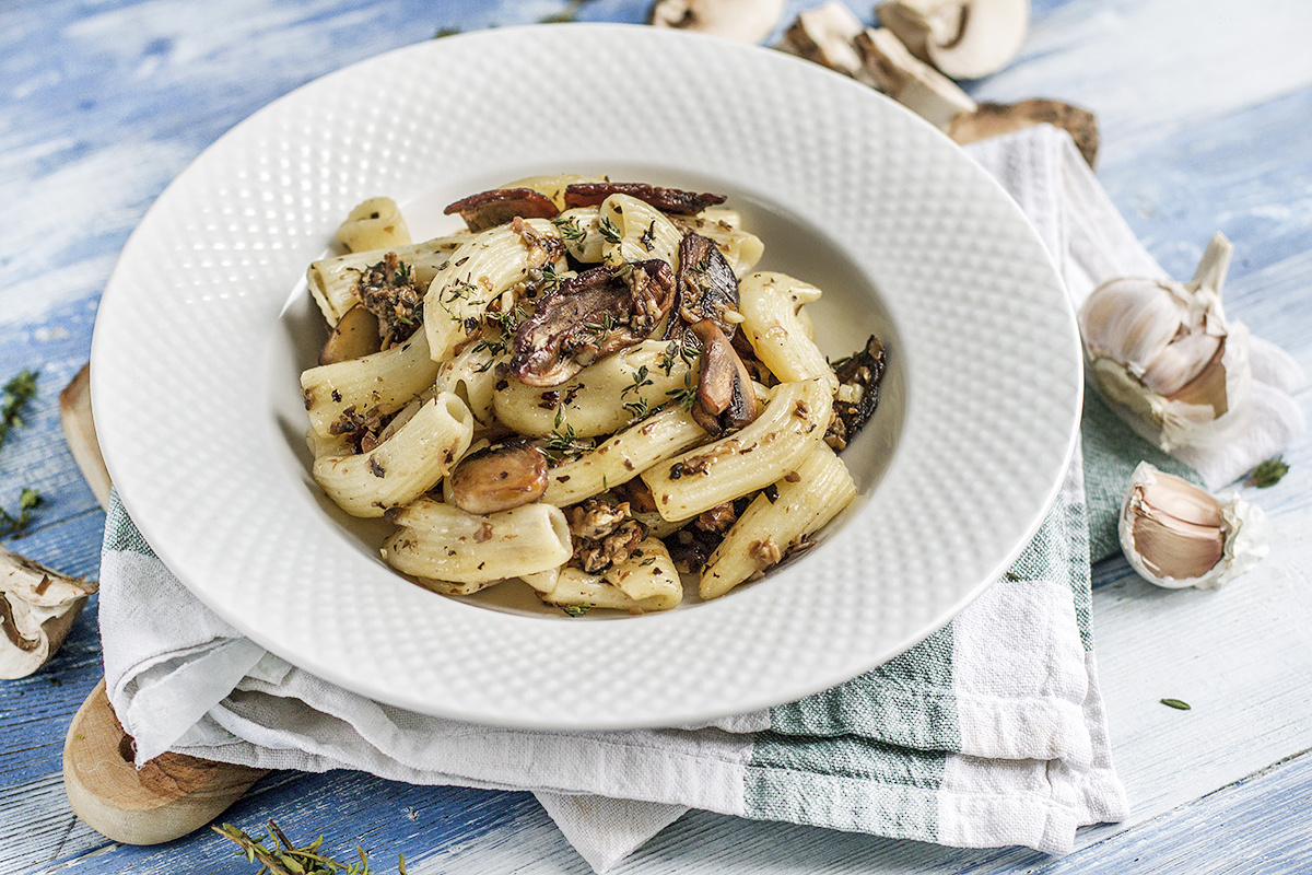 Ригатони с белыми грибами и трюфельным соусом