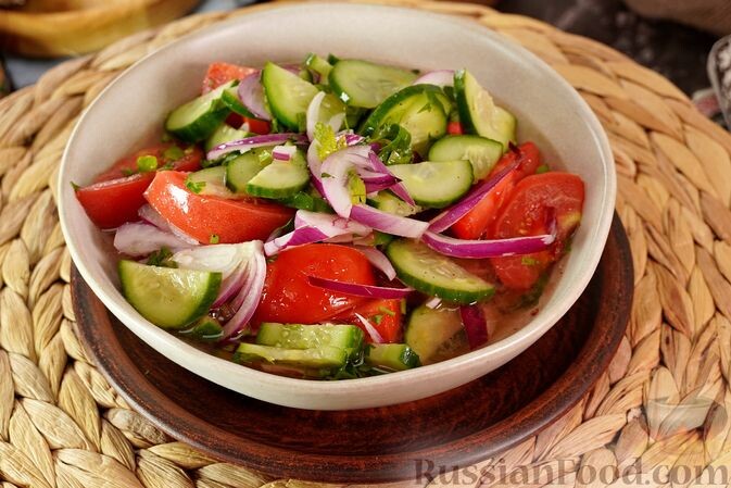 помидоры, огурцы, лук репчатый, уксус яблочный, сахар, масло растительное, зелень петрушки, соль, перец чёрный молотый