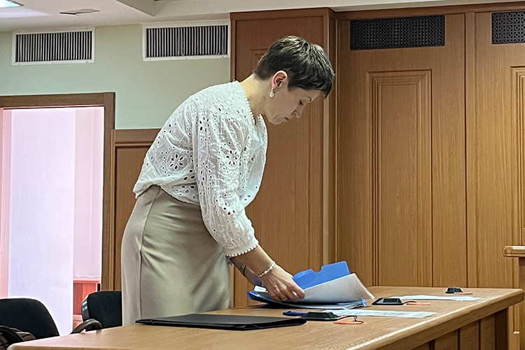    Адвокат Марина Любушкина заявила, что судом не были приведены конкретные обстоятельства, которые могли бы свидетельствовать о том, что Латыпов может скрыться от следствия, суда и продолжит заниматься преступной деятельностью.   
Фото: Альбина Фархутдинова