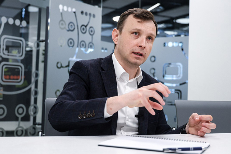    Айрат Мухаметзянов: «Только когда у тебя есть фанатичная вера в свои технологии, в то, что ты можешь приносить пользу людям, тогда ты можешь это сделать».   
Фото: Андрей Титов