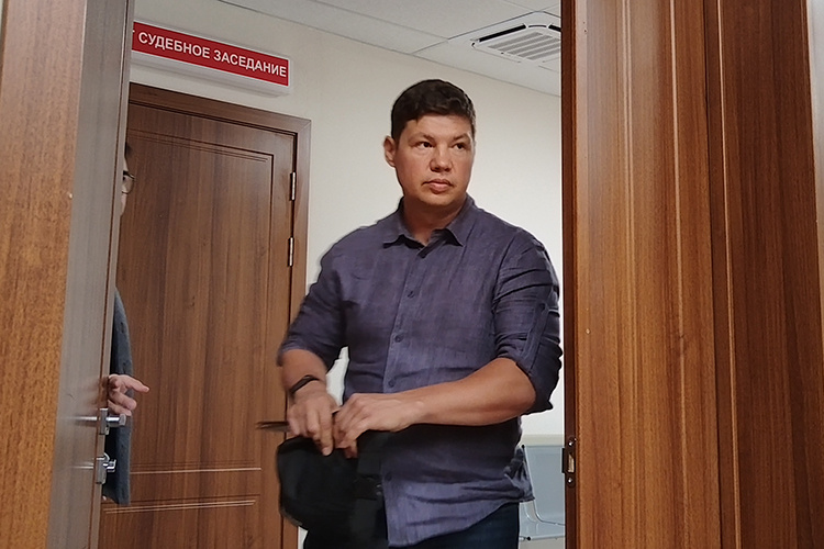    Денис Копылов — муж родной сестры Миронова — назвал своего шурина «примером трудолюбия, целеустремленности»