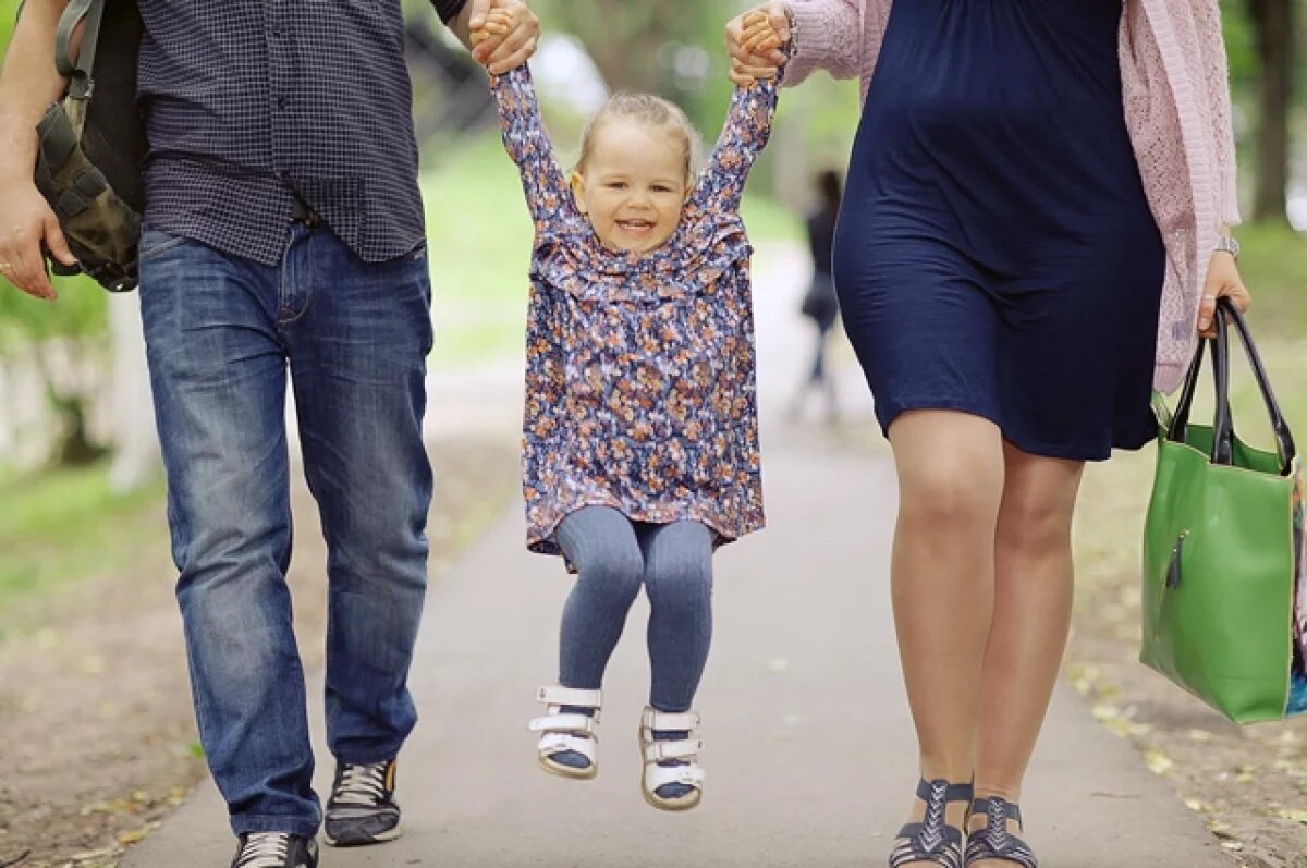    Саратовцам рассказали, как получить 205 тысяч рублей при усыновлении