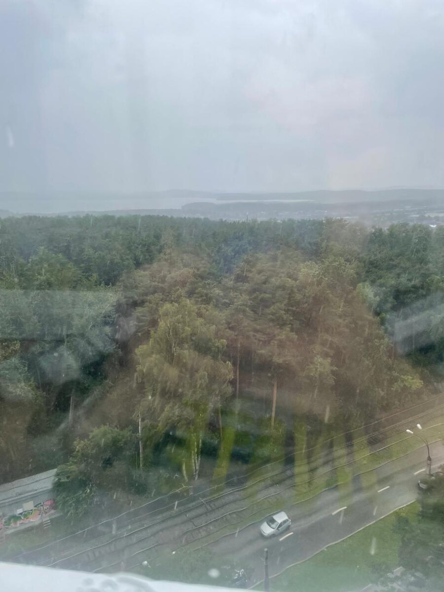 На фото не очень хорошо видно, но дождь шел сильный 