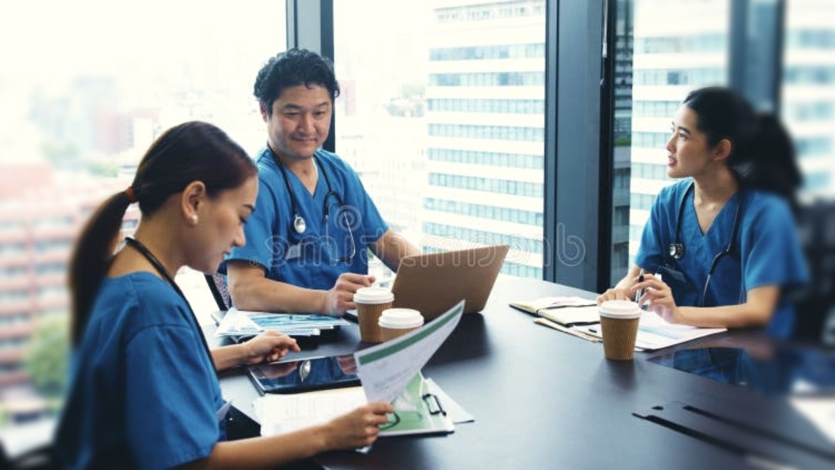 Фото из открытых источников. Врачи японской клиники.