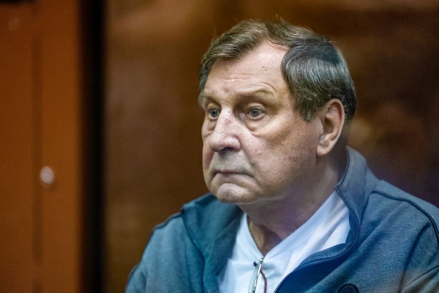    Бывший заместитель министра обороны РФ Дмитрий Булгаков в Басманном суде / Источник: © Юлия Морозова/ТАСС