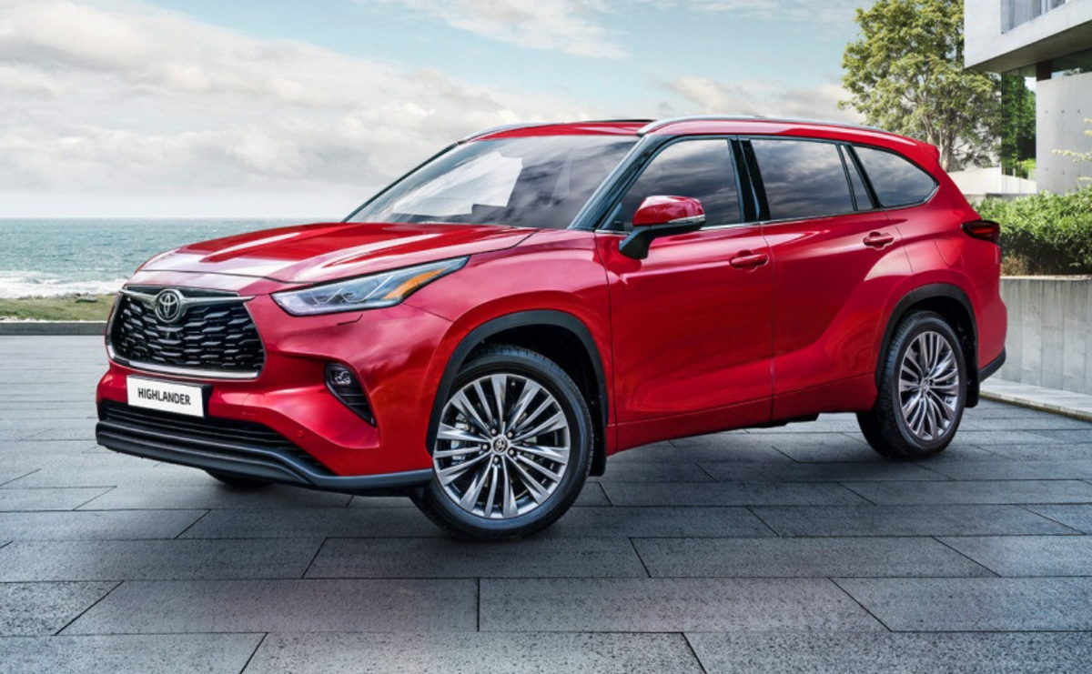 Toyota Highlander в возрасте 6 и 10 лет владелец по II квартале 2025 года мог продать дороже всего из представленной выборки.