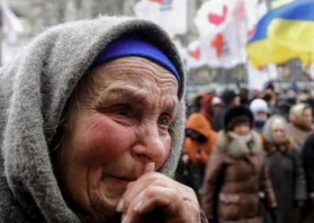    Бедность населения как стратегия Банковой: власть в стране полностью захвачена кликой Зеленского