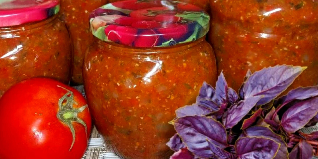 Вкуснейший базиликовый соус на зиму. К мясу или просто намазать на хлеб. Все, кто закрывал по этому рецепту - теперь готовят каждый год!