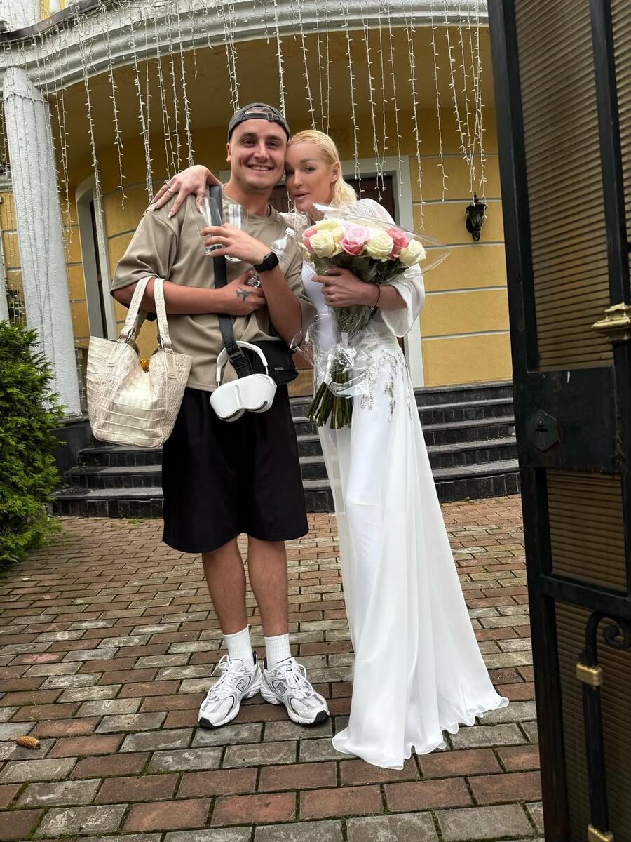 Анастасия Волочкова и Марчел Абабий. Фото: соцсети/@volochkova_art