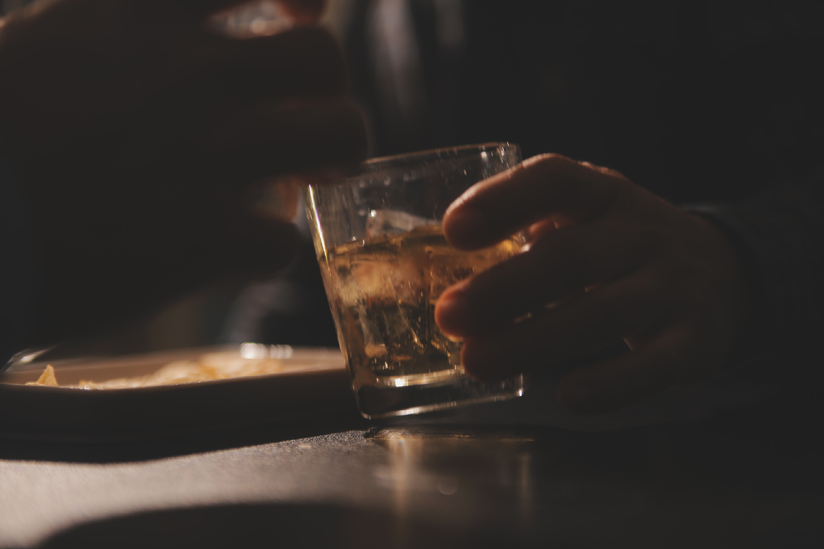 Магний и алкоголь: почему похмелье усиливается без него. (источник изображения: freepik.com)