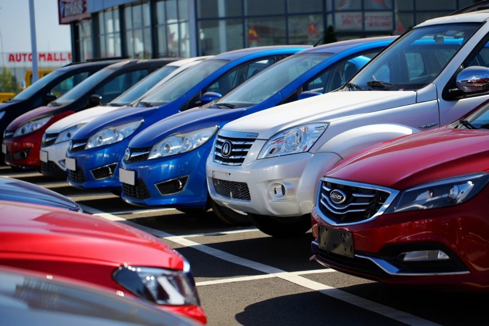   Новую машину сейчас можно купить в среднем за 3 млн рублей.