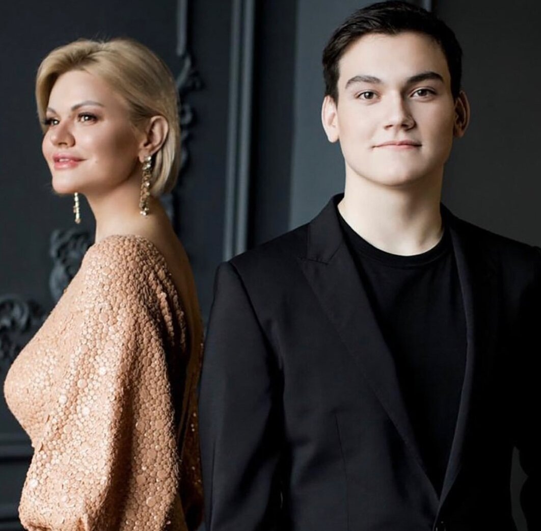 Александр Круг с мамой