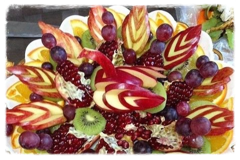 Фруктовая тарелка на вашем столе - залог отличного самочувствия и долгой молодости! (Фото из открытых источников)