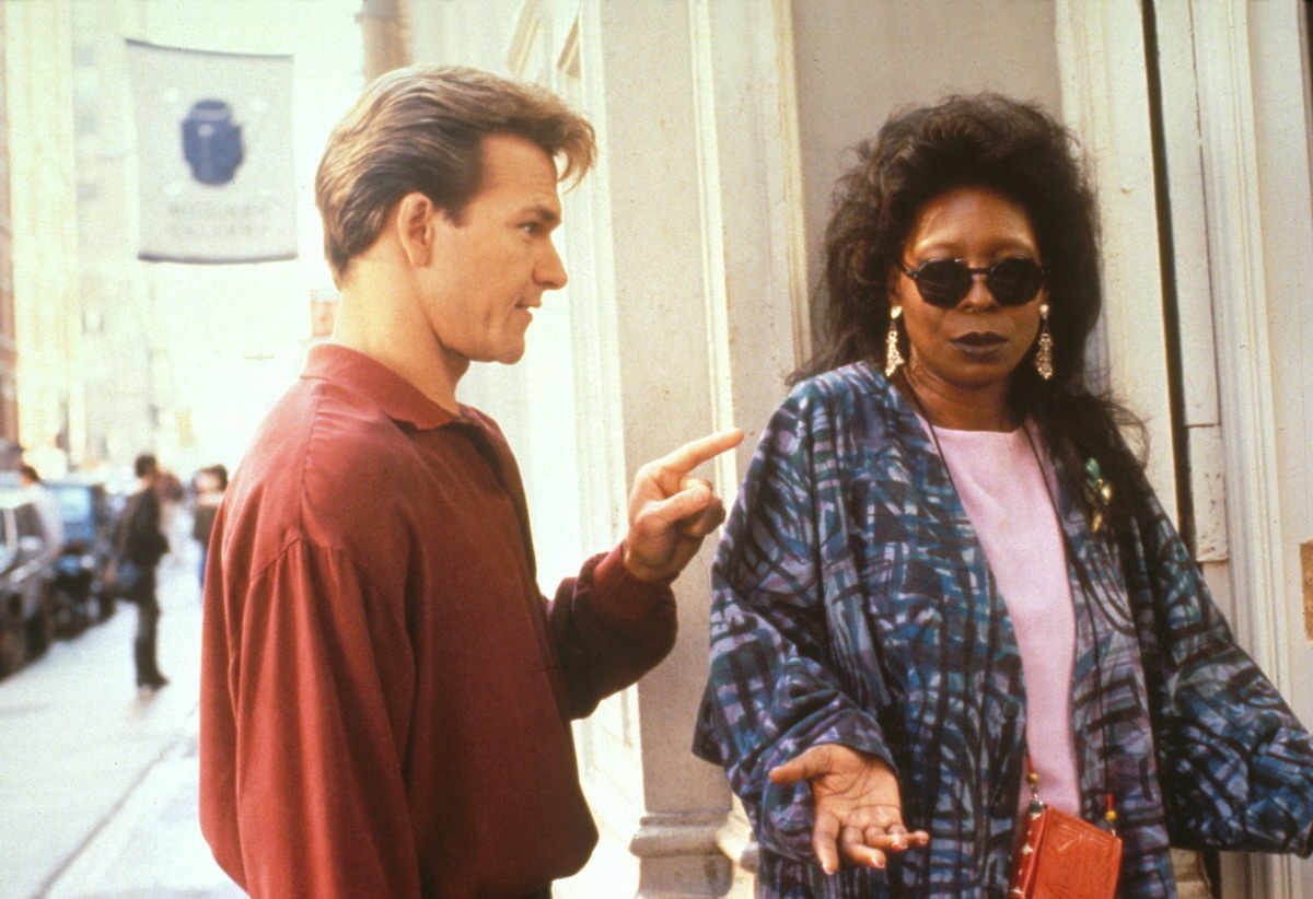 Кадр из фильма "Привидение ". Яндекс картинки.