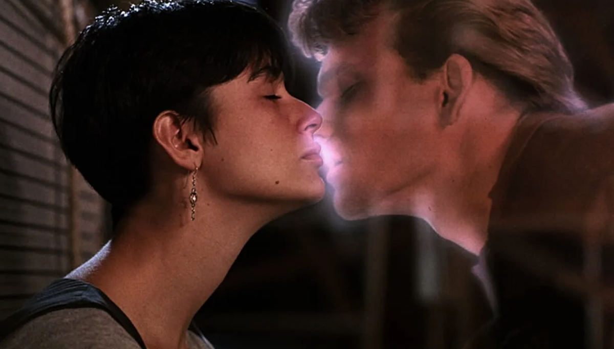 Кадр из фильма "Привидение ". Яндекс картинки.