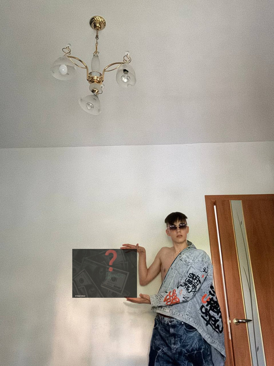 Рэпер держит обложку нового альбома Question 