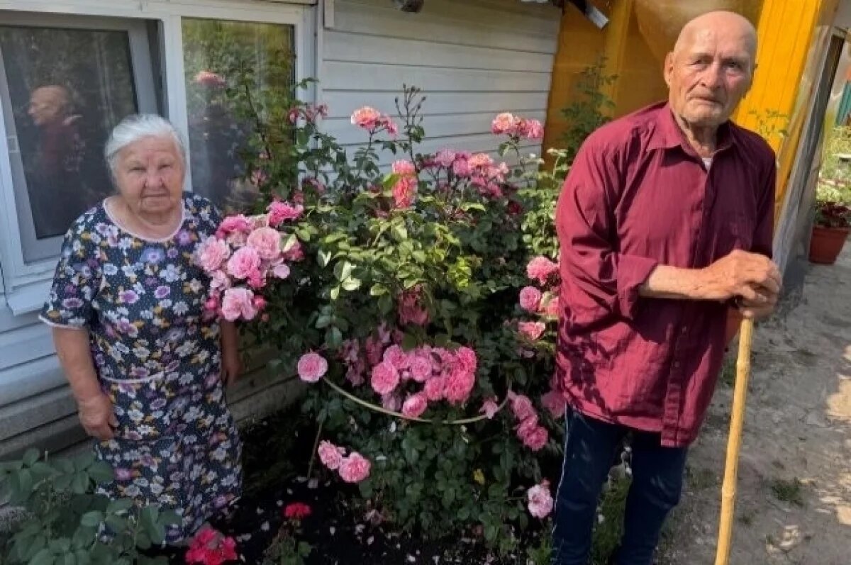    Виталий, Валентина и их роскошные розы.