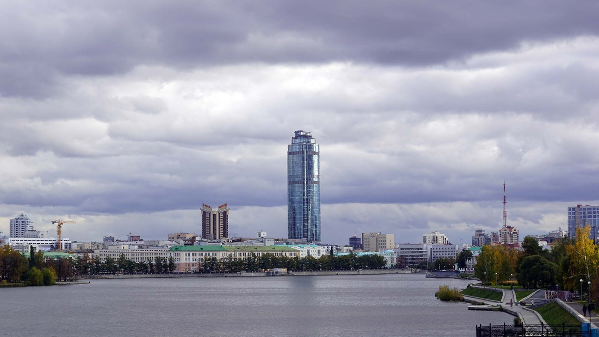 Небоскреб "Высоцкий" — одно из самых высоких зданий столицы Урала и его достопримечательность