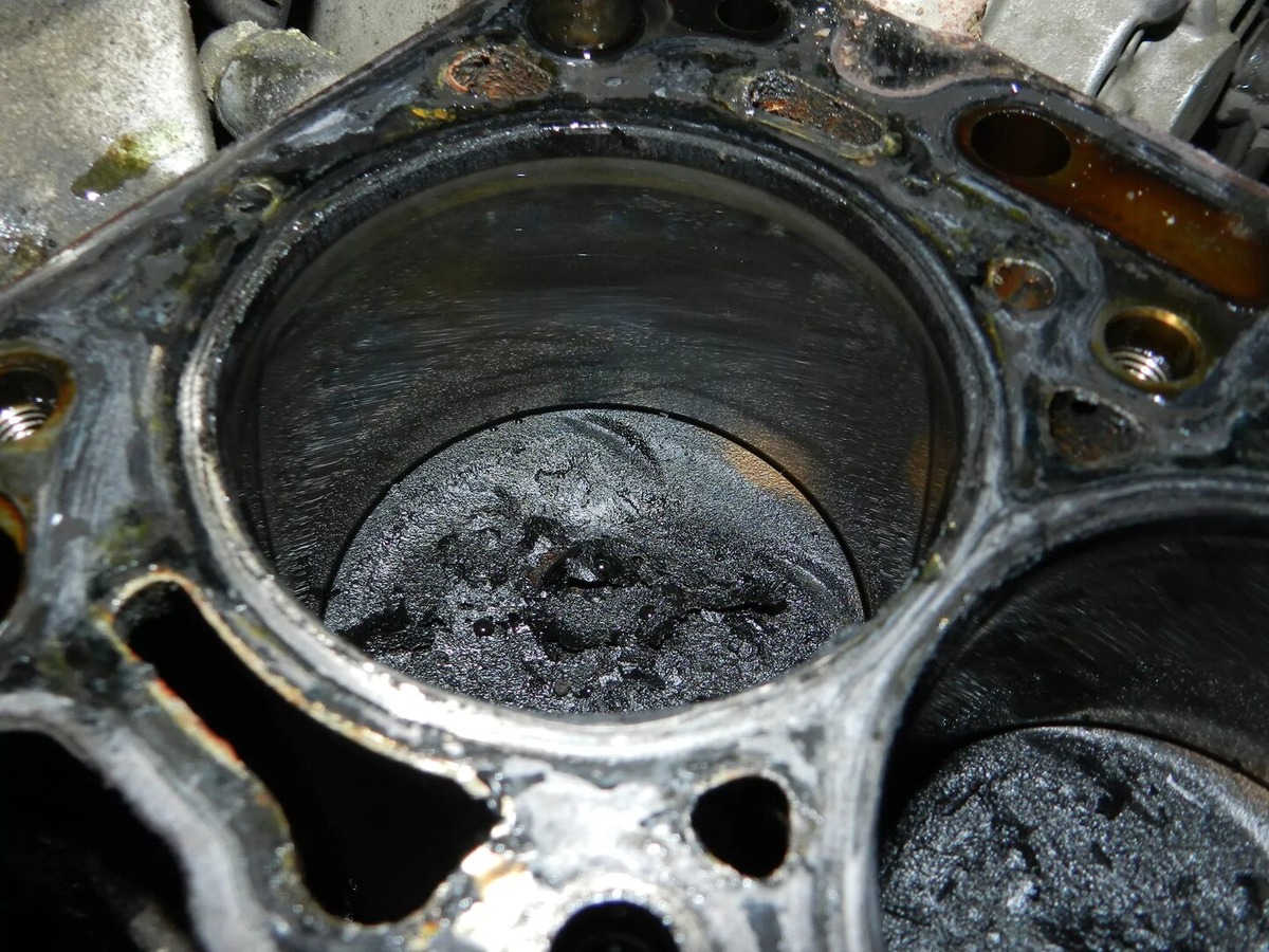 Фото заимствовано - https://kasheloff.ru/photos/porshnya-v-tsilindrax-xodyat/25