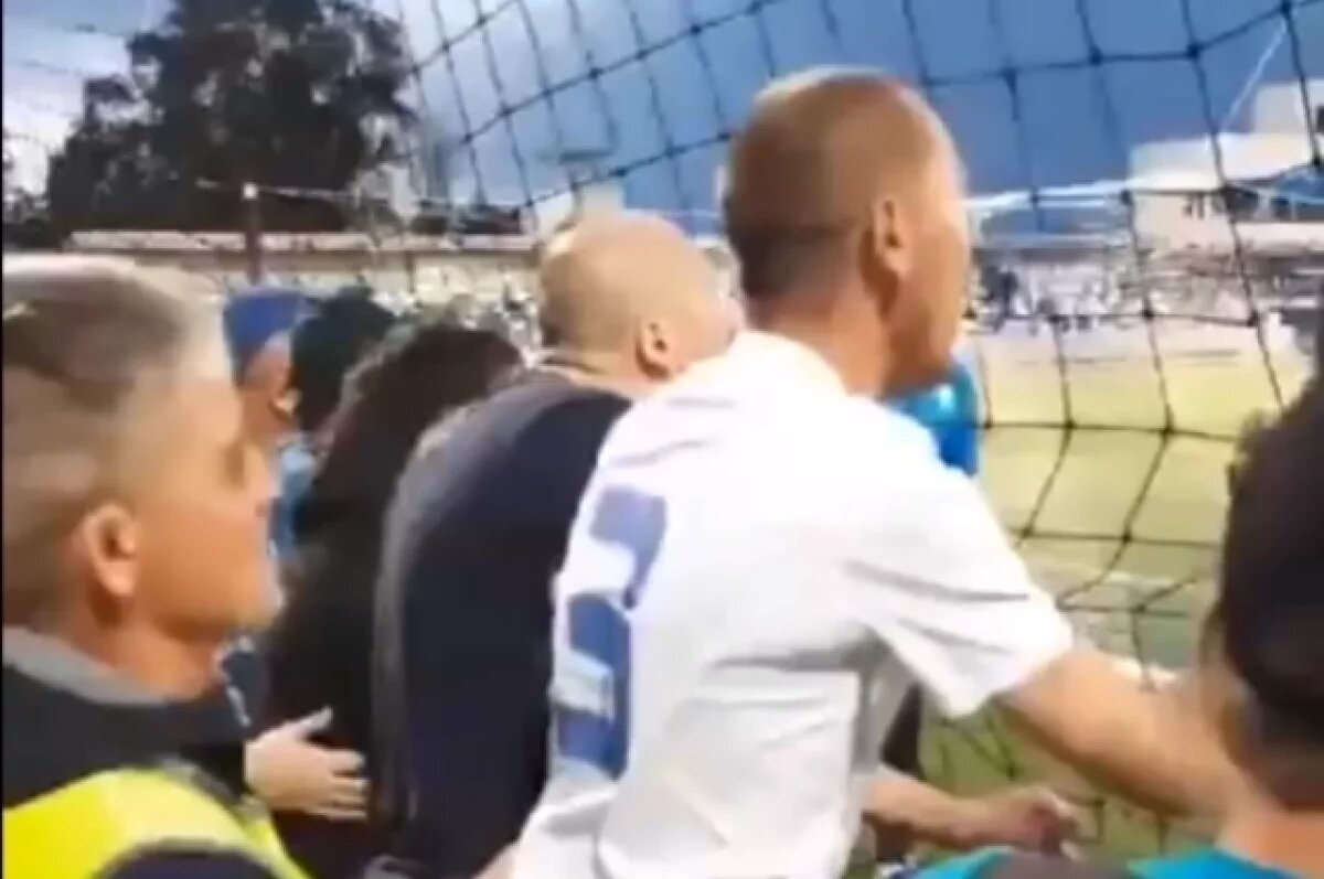    За 60 тыс. рублей продает «Ротор» в Волгограде билеты на новый сезон