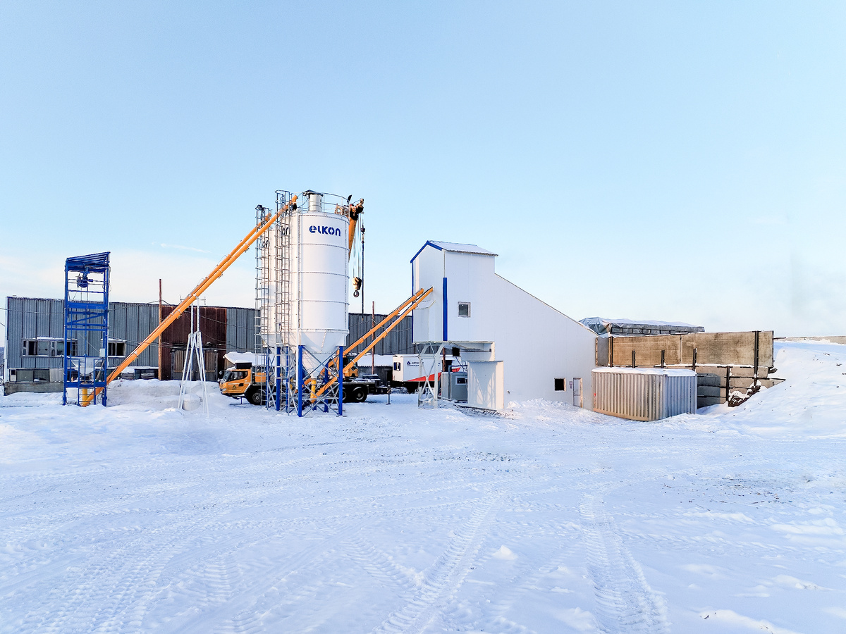 Бетонный завод в зимнем оснащении. Фотобанк ООО "ЭЛКОН"