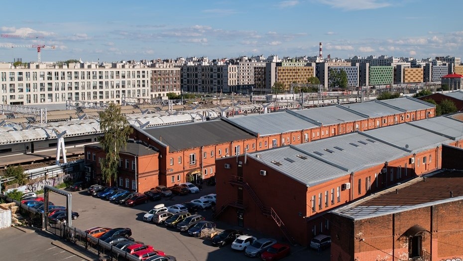    Вид на ж/д пути у Московского вокзала и склады Кокоревых. Автор фото: Ермохин Сергей/ДП