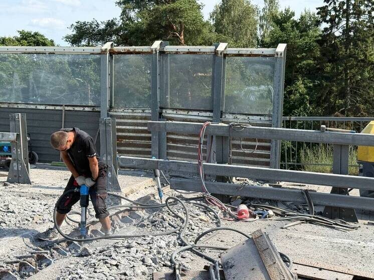     Движение средств будут отслеживать на каждом этапе: сначала при размещении депозитов в банках, затем при выдаче траншей концессионеру. Фото: архив МК в Питере.