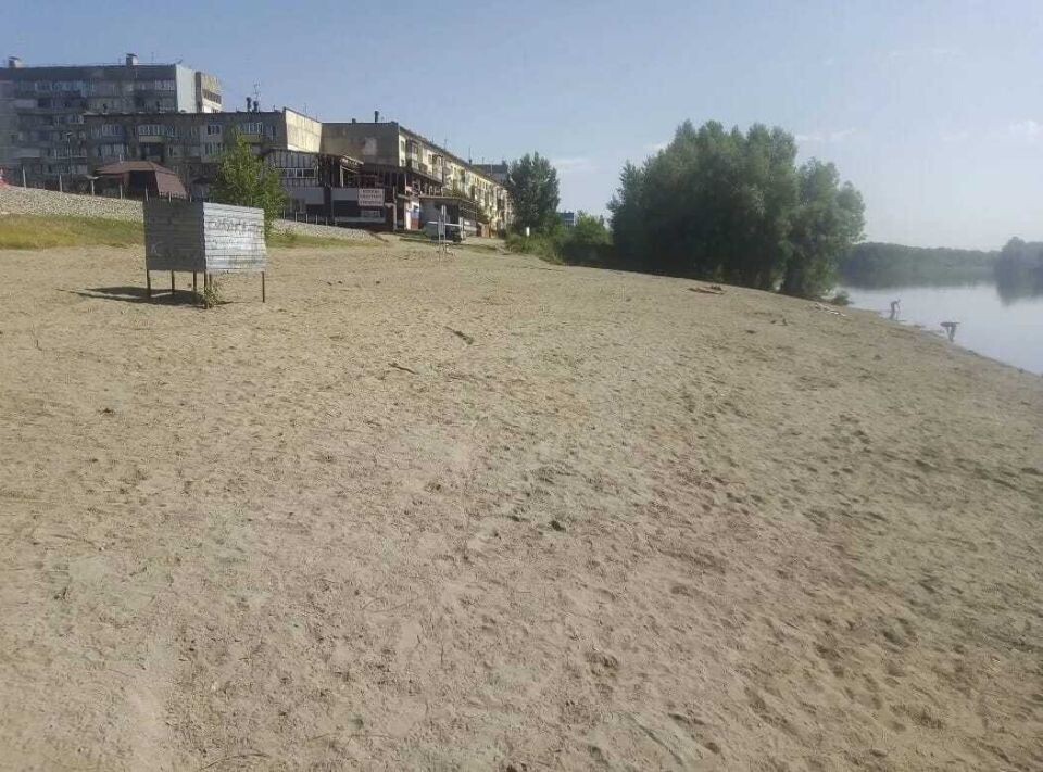    Уборка пляжей в Бийске. Источник: t.me/admbiysk