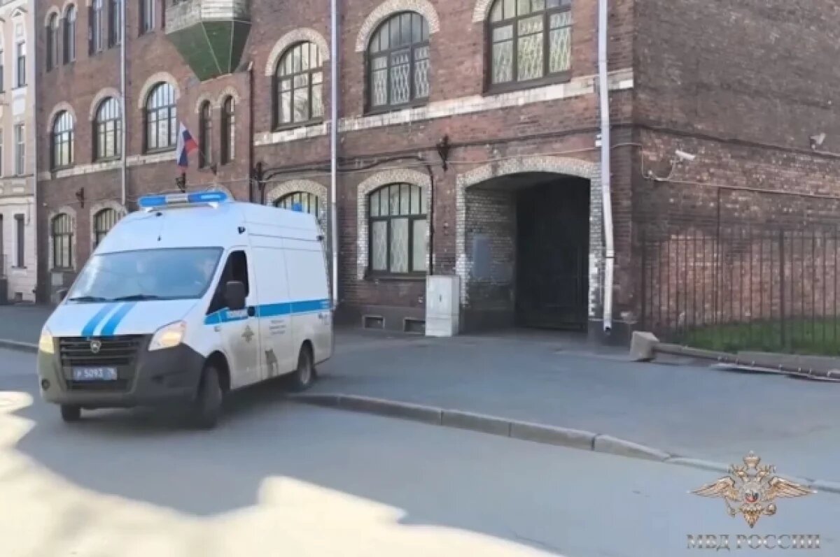    В Петербурге экс-полицейские обманули предпринимателя на 75 млн рублей